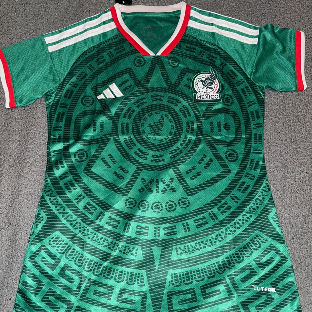 Woman’s Adidas México National Team World Cup Jersey